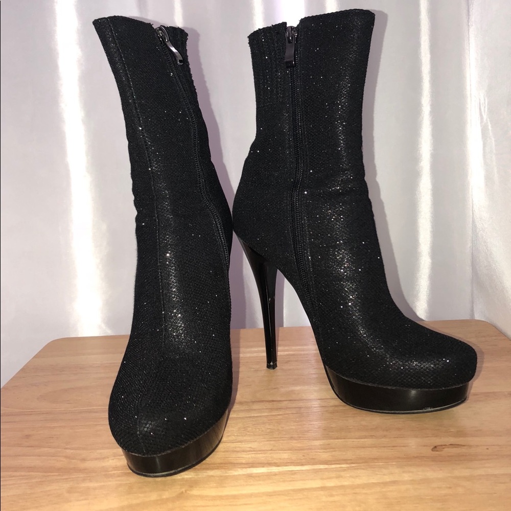 Black shine platform boots